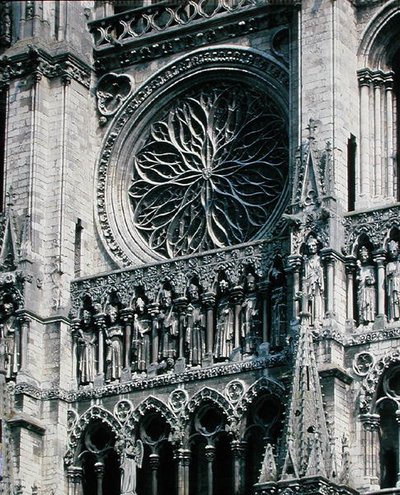 Utsikt over rosevinduet på vestfasaden, 1225-30 av French School