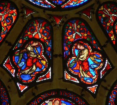 Window Ww som viser en engel som blåser i trompeten for den siste dommen av French School