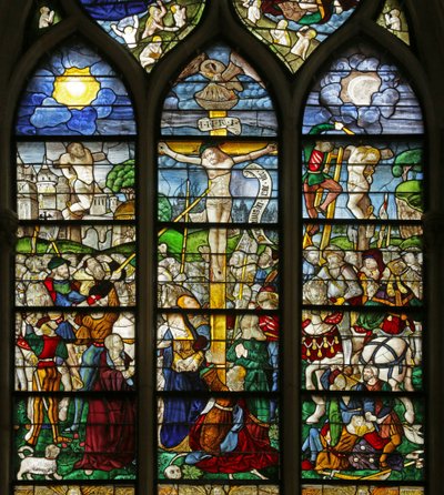 Vindu som viser korsfestelsen (farget glass) av French School