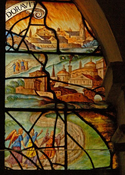 Window in the Charnier (w.13) som viser to scener: Killing the pig: Abraham blir besøkt av 3 engler (farget glass) av French School