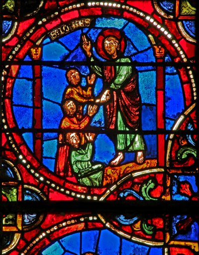 Vindu w12 som viser en scene fra legenden om St John: helgenen og den forgiftede koppen: St John overlever og gjenoppliver de 3 forgiftede mennene av French School