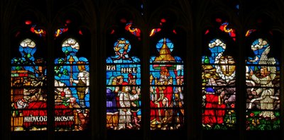 Vindu w136 som viser scener fra historien om Daniel av French School