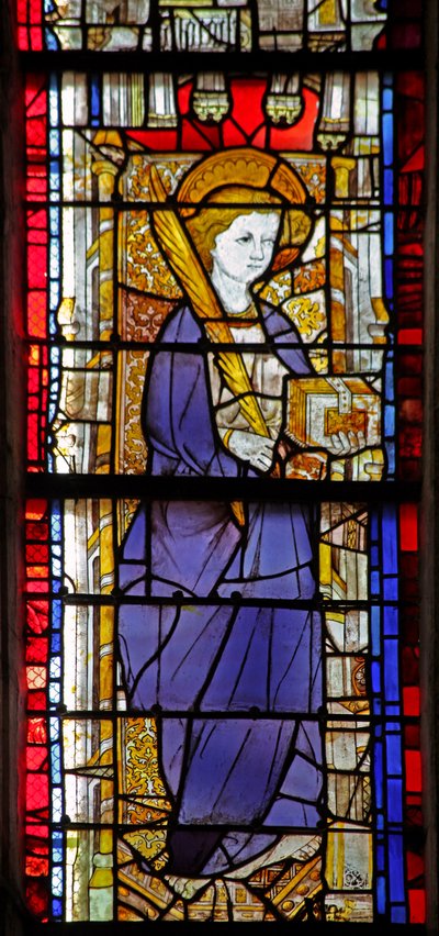 Fenster w14, einen Heiligen mit einem Buch darstellend von French School