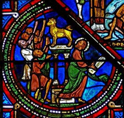 Vindu w15 som viser Moses med lovens tavler og gullkalven av French School