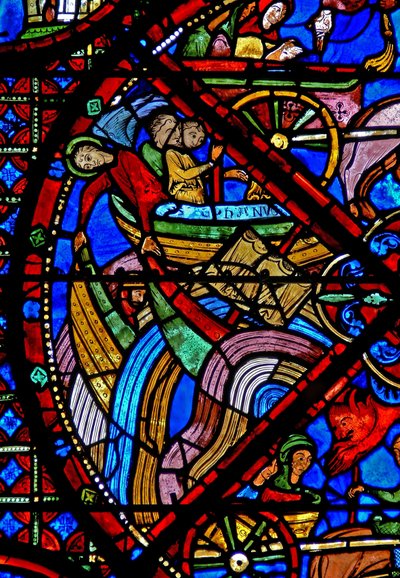 Vindu w15 som viser historien om St Stephens relikvier: Til tross for innsatsen til demonene overlever skipet som frakter relikviene reisen - andre skip blir senket av French School