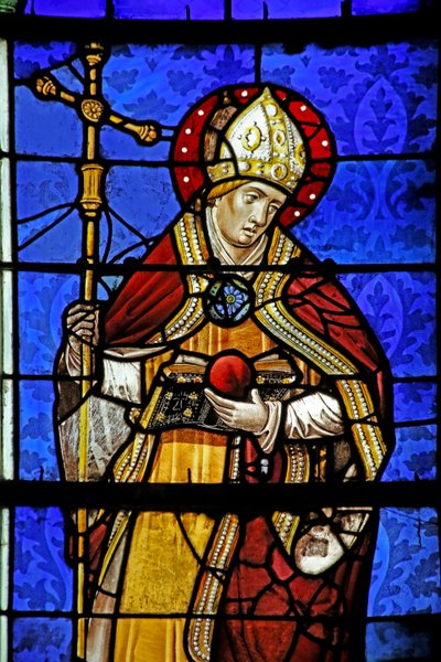 Vindu w18 som viser St. Augustine som holder et flammende hjerte av French School