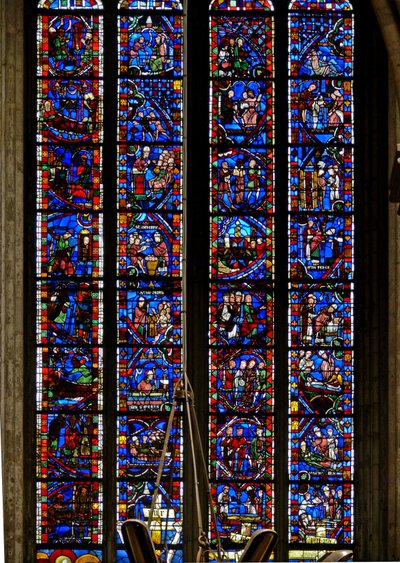 Vindu w51 som viser en av Les Belles Verrieres med scener fra livet til St Nicholas, St Catherine og St Sever av French School