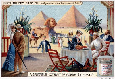 Vinter i solens land: pyramider sett fra omgivelsene til Kairo - Reklamevignett, chromo. Liébig, v.1900. av French School