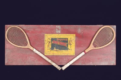 Originaleske for et Sphairistike-sett (furuboks med racketer og etikett) av French and Co.