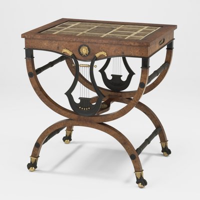 Bord, ca. 1800 (burl lønn, gran eller furu, forgylt bronse og marmor) av Friedrich (after) Gilly