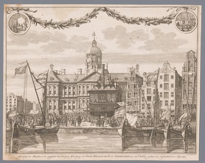 Publikum på Dam-plassen i Amsterdam feirer Willem IVs proklamasjon som stadholder Skildring av folket og av bannerne som ble avfyrt etter proklamasjonen av prins William IV som stadholder etc. av Holland, utført til Amsterdam 2. mai 1747 (tittel på o. av G.J. Marstaller