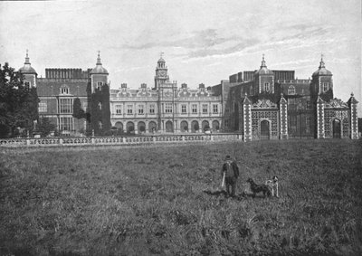 Hatfield House, sørfront, ca 1900 av G. W. Wilson and Company