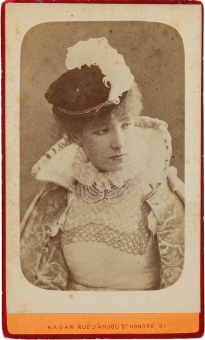 Portrett av Sarah Bernhardt 1844-1923, ca 1865. av Gaspard Félix Nadar