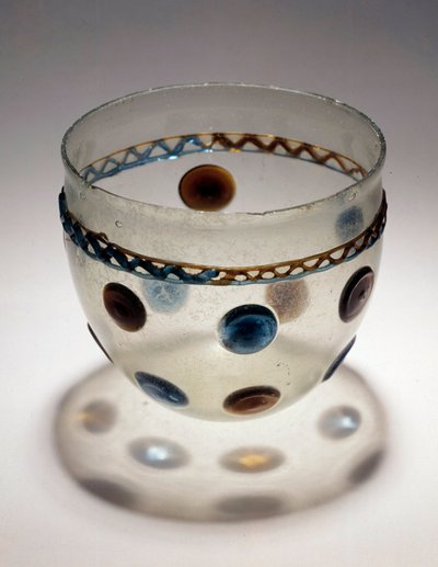 Gallisk kunst: glasskopp med fargede tabletter. Slutten av 4. begynnelsen av 5. århundre etter JC. Fra Breny. Saint Germain en Laye, Museum of National Archaeology av Gaulish Gaulish