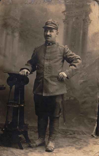 Album "The GM R. Army (1. verdenskrig)": soldater fra det 23. regiment. Territorial milits i uniform etter land (s/hvitt-bilde) av Gemmi Gemmi