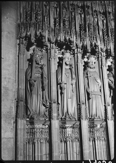 York Minster, Minster Yard, York, 1942. av George Bernard Wood