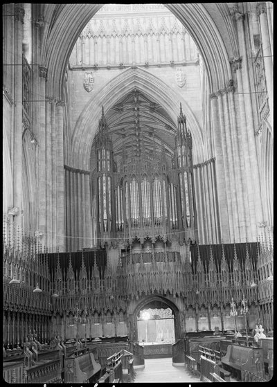 York Minster, Minster Yard, York, 1942. av George Bernard Wood