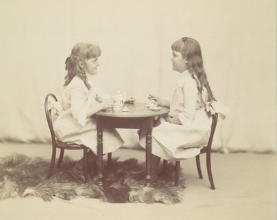 Frances og Ethel de Forest, døtre til Robert de Forest, ca. 1890. av George Collins Cox
