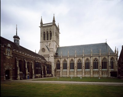 Gotisk kunst: utsikt over Saint John College grunnlagt i 1511 av grevinnen av Richmond. Kapellet ble bygget i 1864 på et prosjekt av Sir George Gilbert Scoot. University of Cambridge, England av George Gilbert Scott