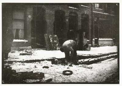Bygningsarbeider på jobb i snøen i Amsterdam av George Hendrik Breitner