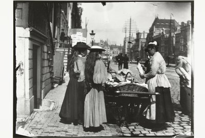 Gatesalg fra en vogn på Rokin i Amsterdam av George Hendrik Breitner