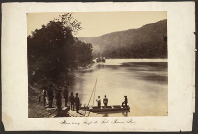 [Dampskip som passerer gjennom The Suck, Tennessee River, seks mil nedenfor Chattanooga] av George N. Barnard
