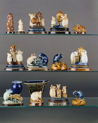 Et utvalg dyrefigurer modellert av George Tinworth av George Tinworth
