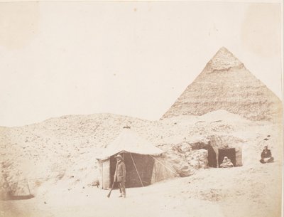 Fotografen foran teltet sitt på stedet for pyramiden til Khafre Chephren, 1851. av George Wilson Bridges