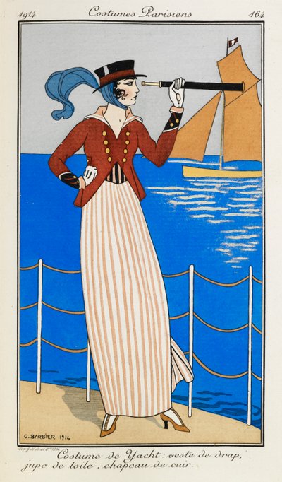 Costume de Yacht: veste de drap, jupe de toile, chapeau de cuir. En kvinne iført et yachtkostyme: en rød tøyjakke, stripete linskjørt, en skinnhatt og et blått skjerf. Hun bruker et teleskop og peker på båten i bakgrunnen. Kostymer Parisiens. av Georges Barbier