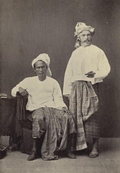 Burma: Forfatteren i burmesisk kjole (1878) med en fotballkamerat (s/hv-bilde) av Georges Bertin Scott