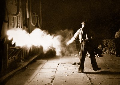 Uopphørlig aktivitet i jernverket, fra «Tyskland: Det olympiske året», utgitt av Volk und Reich Verlag Berlin av German Photographer