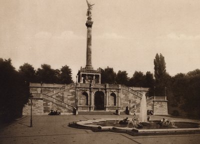München: Fredsmonumentet med terrasse (s/h-bilde) av German Photographer