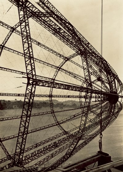 Halen på rammeverket til luftskipet LZ 130 (s/h-bilde) av German Photographer