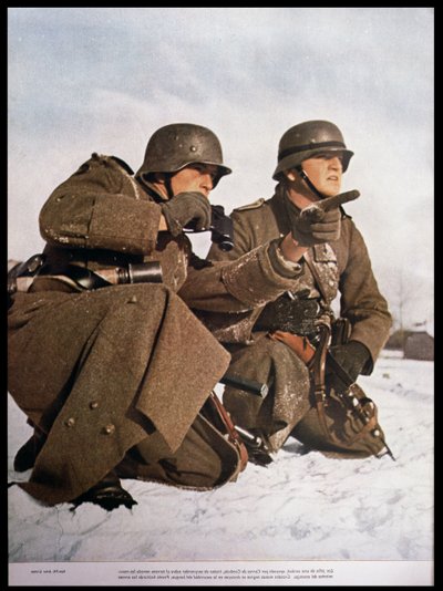 Enhetsledere nær Leningrad ser etter nye fiendtlige bevegelser, fra #39;Signal#39; Magazine, nummer 5, første utgave av mars 1942 (lito) av German Photographer
