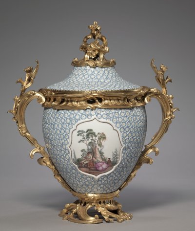 Dekket vase, produsert av Meissen Porcelain Factory, Tyskland, 1749 av German School