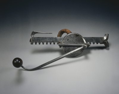 Cranequin, ca. 1528 (stål med linsnor og trehåndtak) av German School