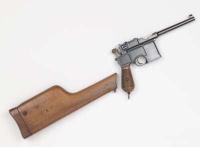 Mauser C96 7,63 mm pistol av German School