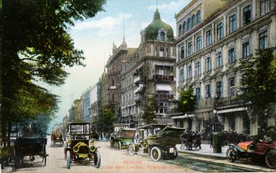 Postkort som viser Unter den Linden og Kranzler-Eck i Berlin, ca. 1910 (farget foto) av German School