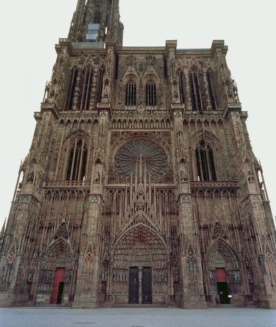 Vestfasade av Strasbourg katedral, startet 1277 av German School
