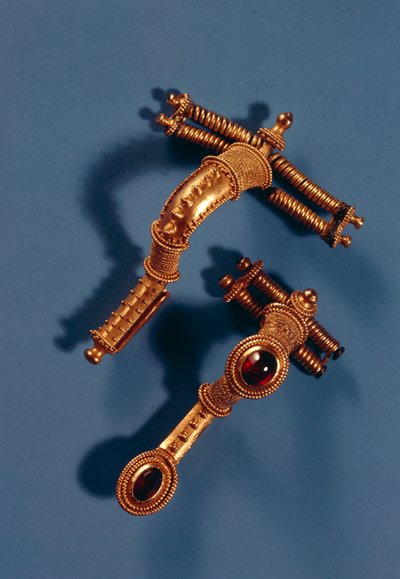 To buede søljer, fra Hassleben, Thüringen (gull og edelstener) av Germanic