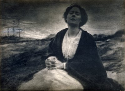 The Heritage of Motherhood, 190004 (platinatrykk med noen tillegg for hånd) av Gertrude Käsebier