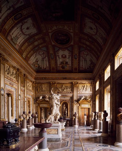 Room of Emperors med Voldtekt av Proserpina i sentrum, av Gian Lorenzo Bernini, Galleria Borghese, Roma, Italia av Gian Lorenzo Bernini