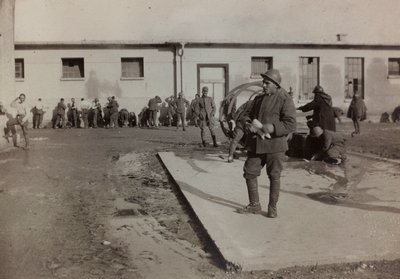 Album "Pictures of War II": Italienske soldater i Gradisca Sagrado, Gorizia, Italia (s/hv-bilde) av Gigliucci Gigliucci