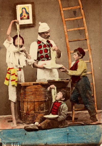 Barn spiser spaghetti med hendene, Napoli, ca. 1865 (trykk på dobbeltvektspapir) av Giorgio Conrad