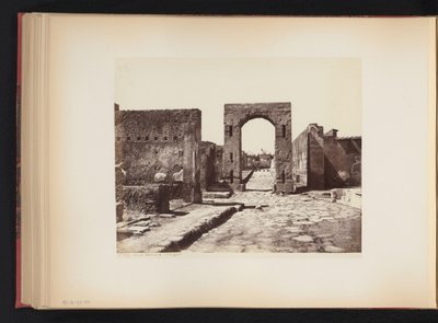 Utsikt over Strada Mercurio i Pompeii, Italia Strada Mercury. (Pompeii) (tittel på objekt) av Giorgio Sommer (attributed to)
