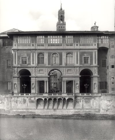 Fasade til Uffizi-galleriet på Lungarno Torrigiani av Giorgio Vasari