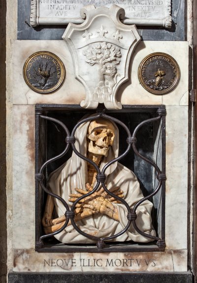 Døden i fengsel, fra graven til Gisleni (polykrom marmorskulptur av Giovanni Battista Gisleni