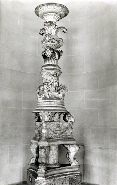 Kandelaber designet av Piranesi på grunnlag av romerske antikke stykker for hans egen grav (marmor) av Giovanni Battista Piranesi
