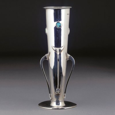 En Cymric vase i sølv og turkis, 1901 av Giovanni Bigatti