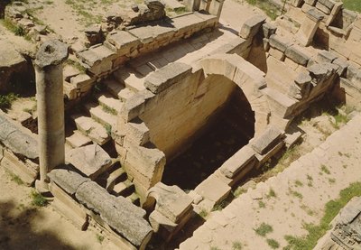 Luftfoto av nymphaeum, restaurert av romerne ca. 20 f.Kr av Greek
